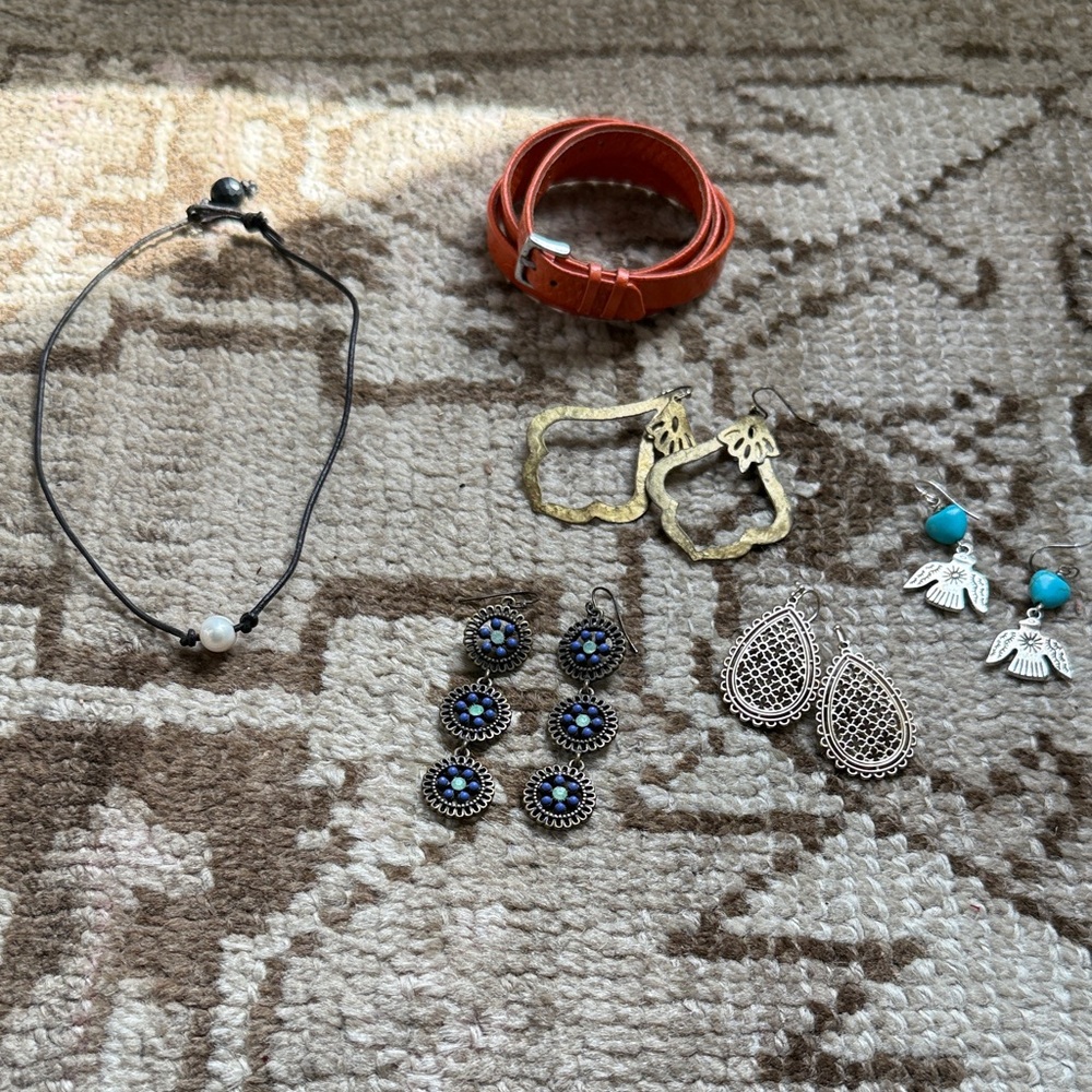 One lot of Mixed Jewelry